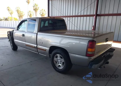2001 Chevrolet Silverado 1500 Ls z USA, uszkodzony, nr VIN 2GCEC19T311207360